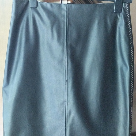 Zara faux leather pencil skirt - Picture 1 of 7